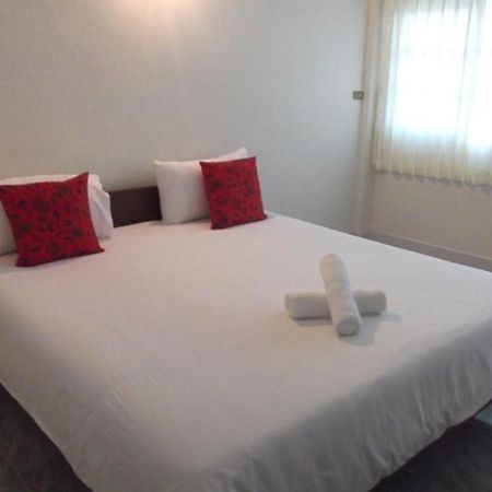 Albatross Guesthouse @ Thungwualaen Beach Pathiu Екстериор снимка