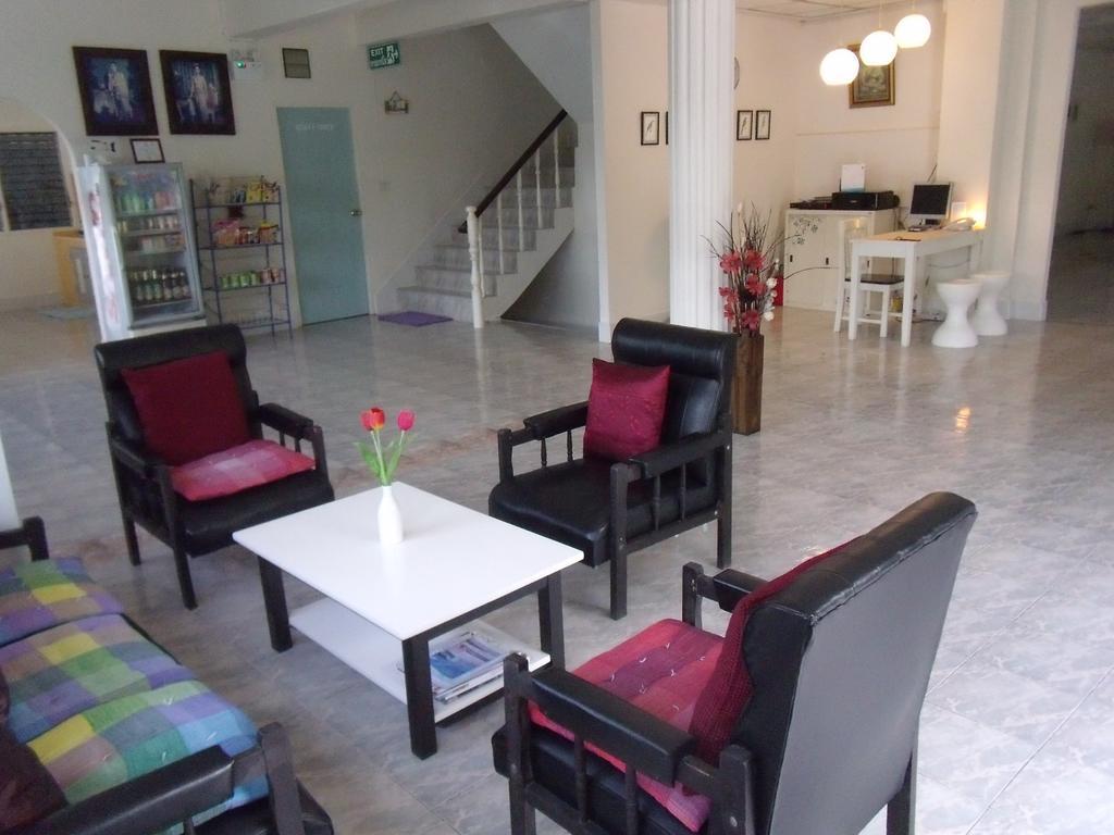Albatross Guesthouse @ Thungwualaen Beach Pathiu Екстериор снимка