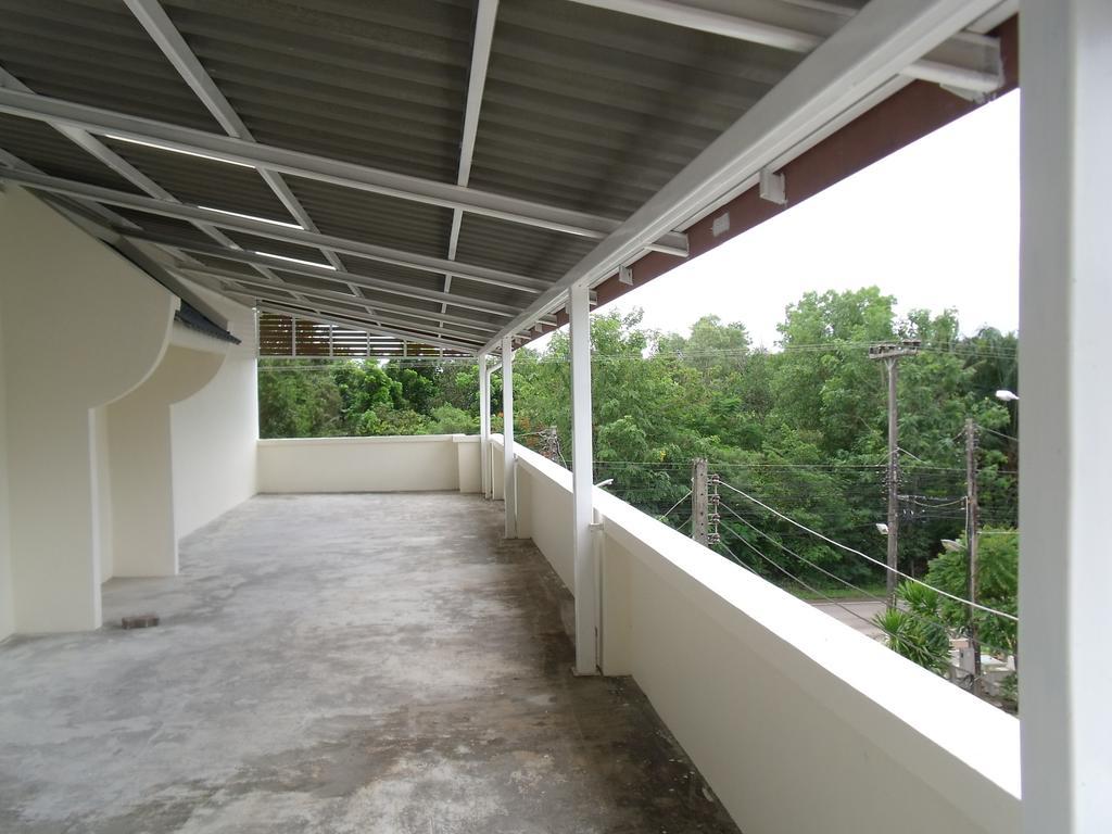 Albatross Guesthouse @ Thungwualaen Beach Pathiu Екстериор снимка