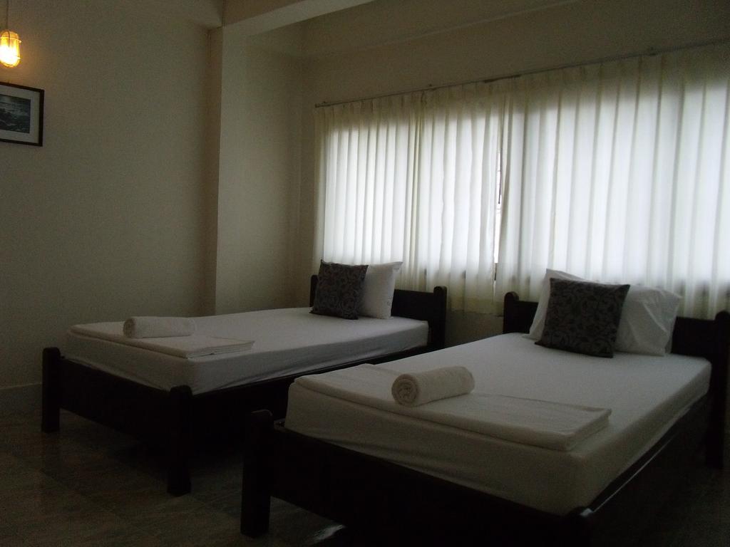 Albatross Guesthouse @ Thungwualaen Beach Pathiu Екстериор снимка