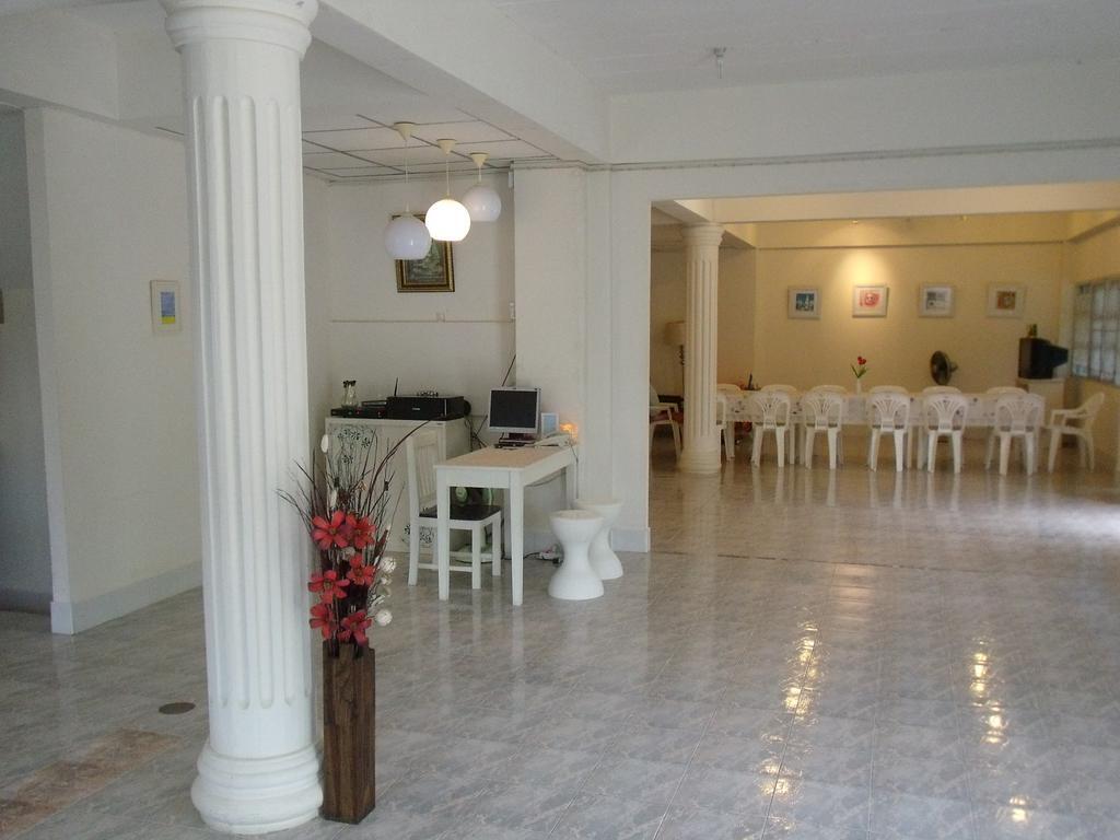 Albatross Guesthouse @ Thungwualaen Beach Pathiu Екстериор снимка