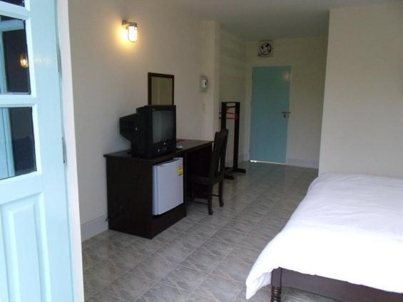 Albatross Guesthouse @ Thungwualaen Beach Pathiu Екстериор снимка