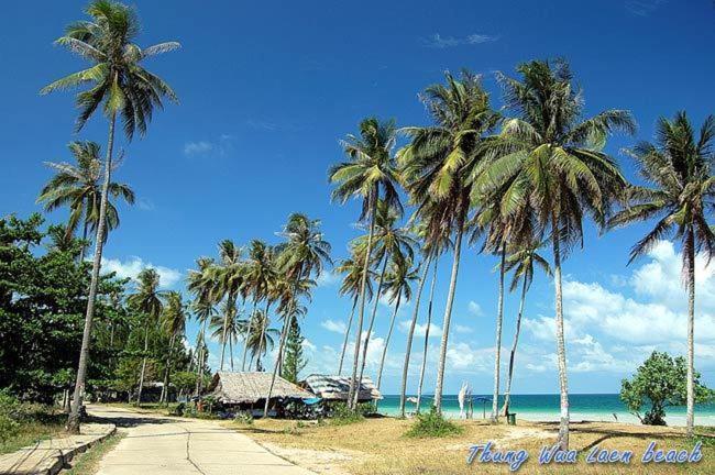 Albatross Guesthouse @ Thungwualaen Beach Pathiu Екстериор снимка
