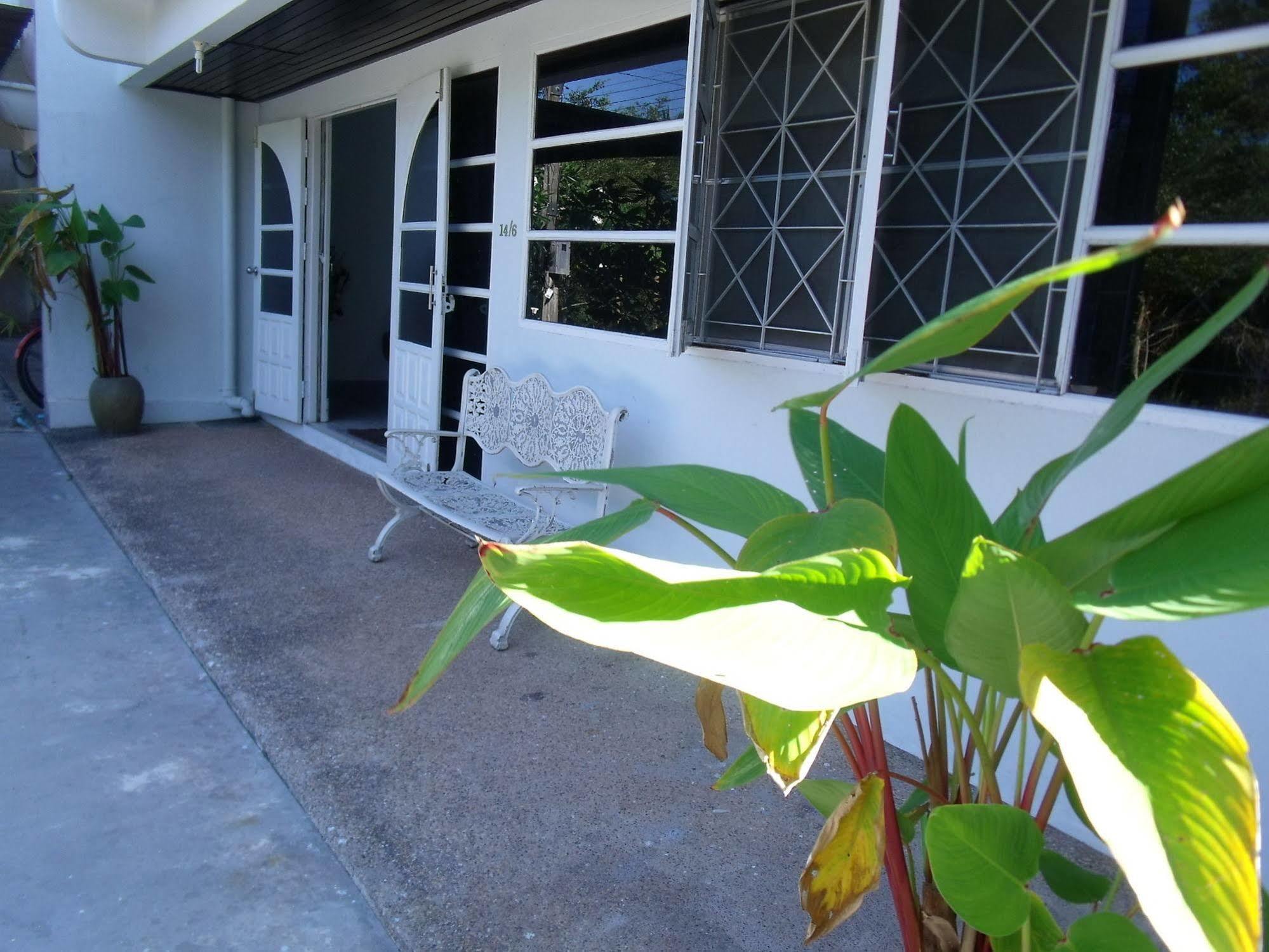 Albatross Guesthouse @ Thungwualaen Beach Pathiu Екстериор снимка